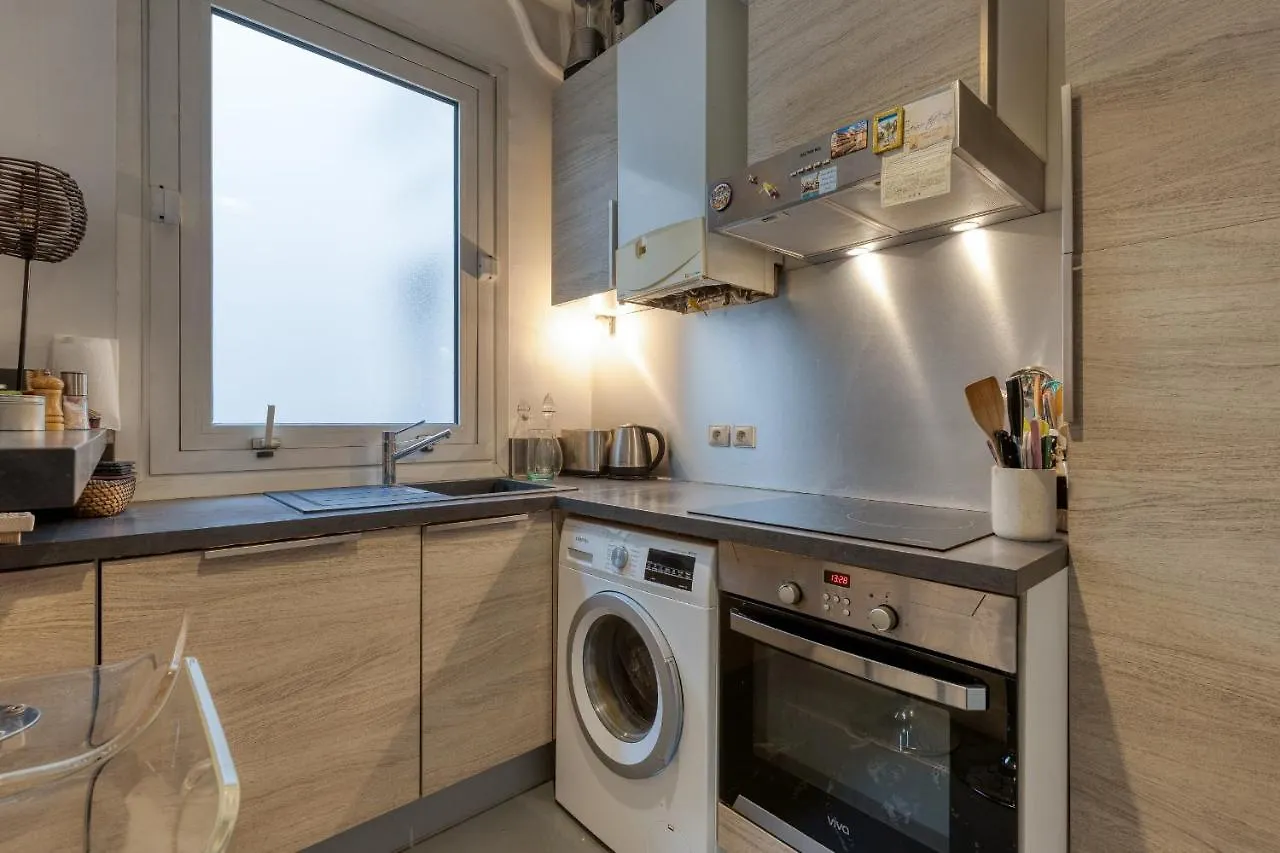Bed & Breakfast Dans Les Arbres A Montmartre Paris