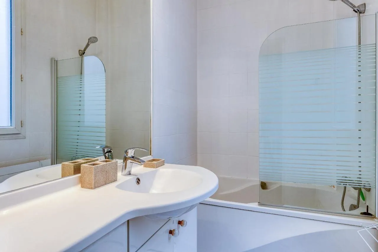 Bed & Breakfast Dans Les Arbres A Montmartre Paris