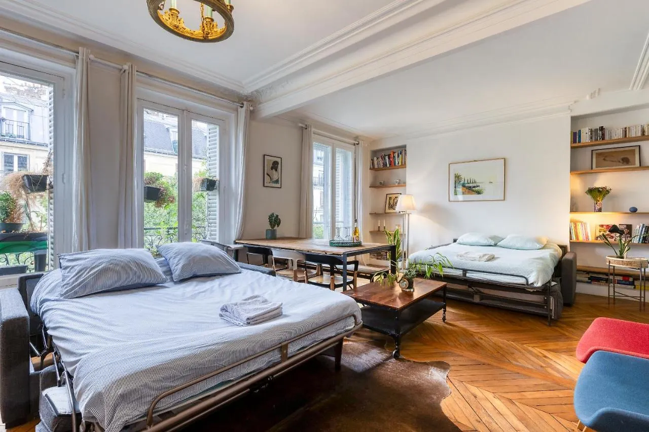 Dans Les Arbres A Montmartre Bed & Breakfast Paris