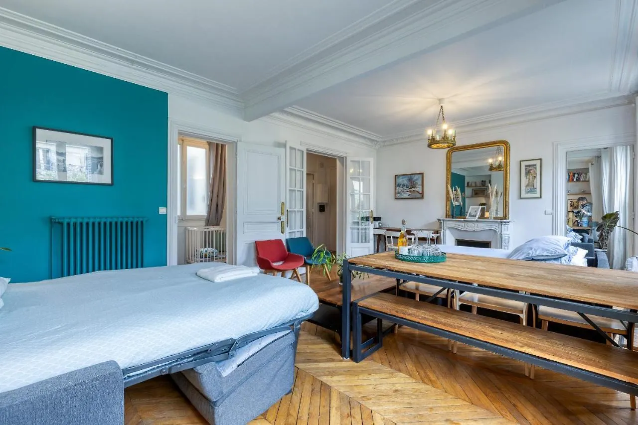 Bed & Breakfast Dans Les Arbres A Montmartre Paris